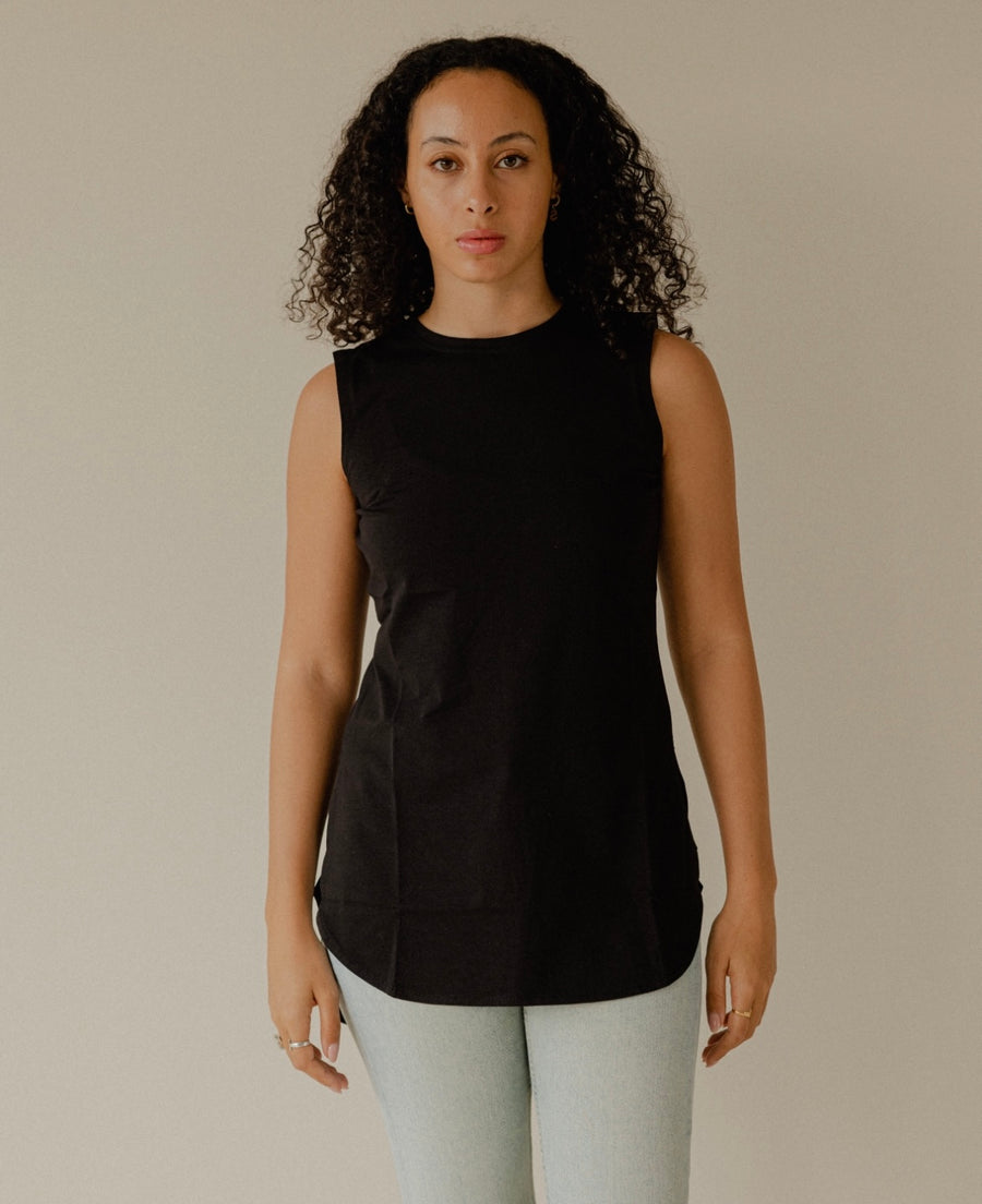 Essential Sleeveless Basic in Black