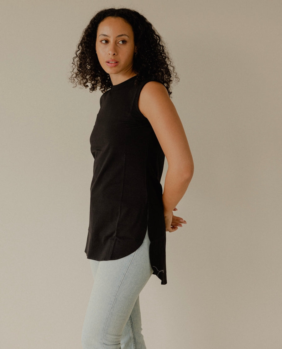 Essential Sleeveless Basic in Black