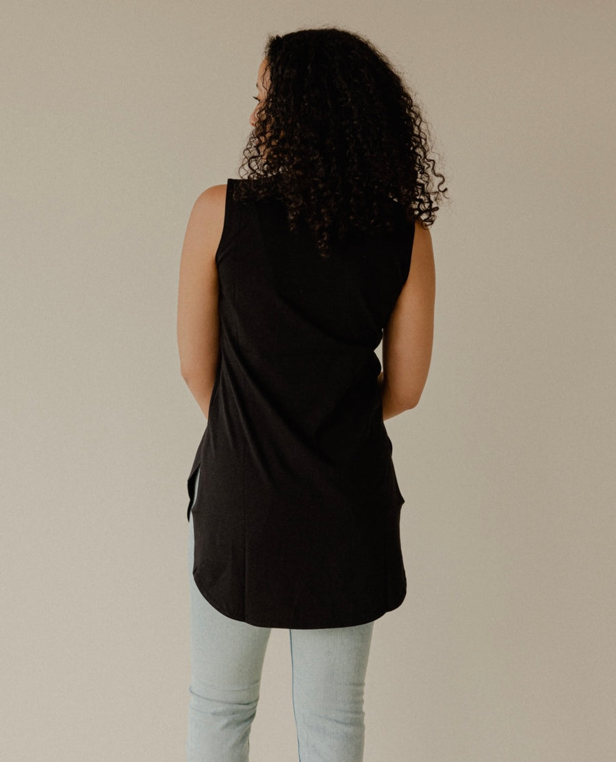 Essential Sleeveless Basic in Black